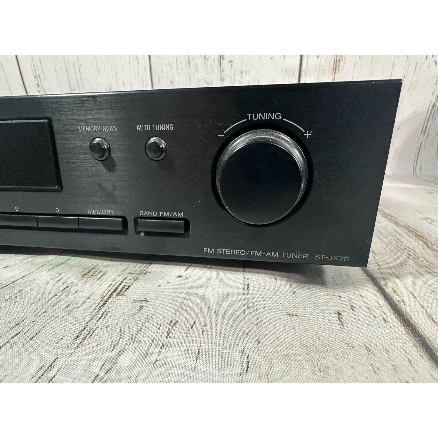 Sony ST-JX311  Quartz Lock 30-Preset FM Stereo/AM-FM Tuner