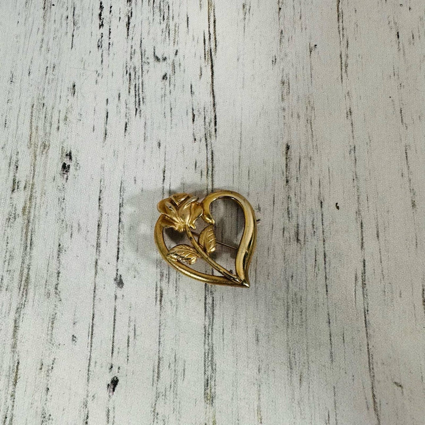 VINTAGE ROSE IN HEART PIN BROOCH GOLD TONE SIGNED R.D.C. PRINCESS DIANA MEMORIAL