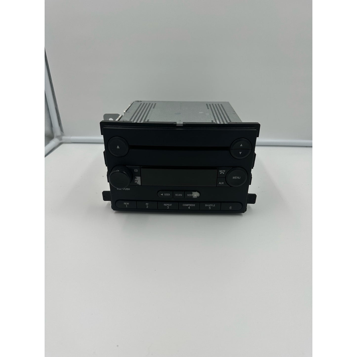 05 06 FORD FREESTYLE AM FM CD PLAYER RADIO RECEIVER OPT UN0 5F9T-18C689-AL