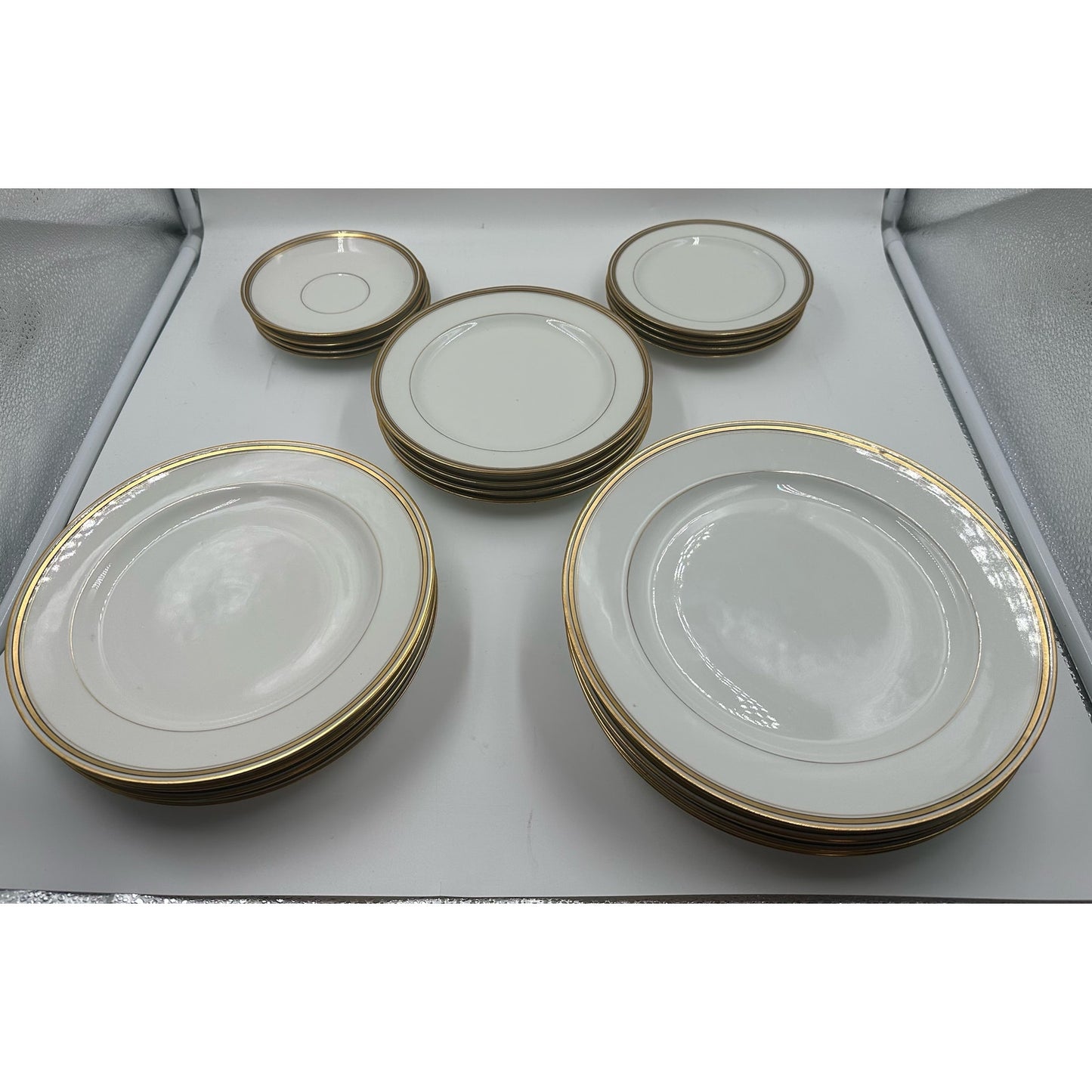 20 Piece Set of 24k Gold Haviland Limoges French Porcelain Dinnerware