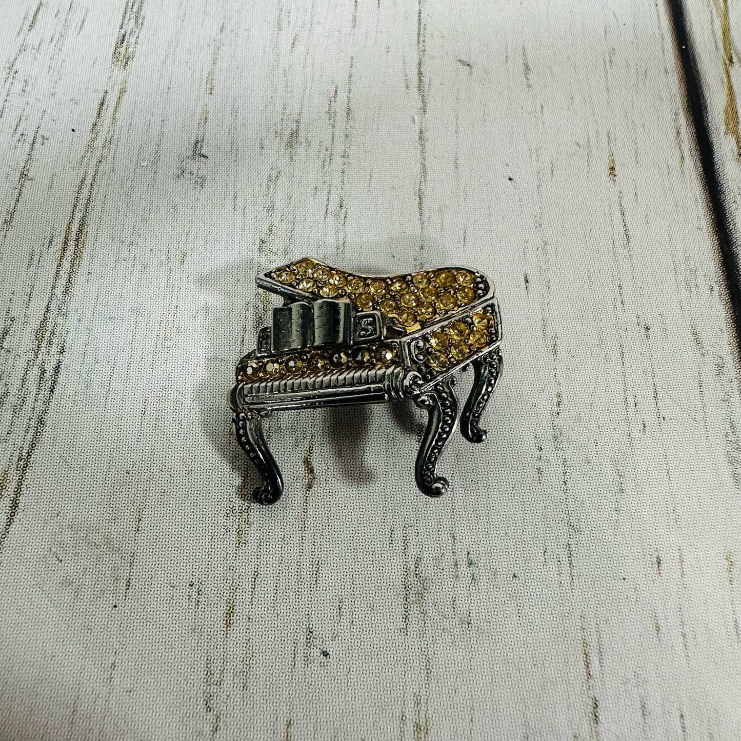 Signed DANECRAFT Vintage Silvertone Rhinestones Baby Grand Piano Pin Brooch