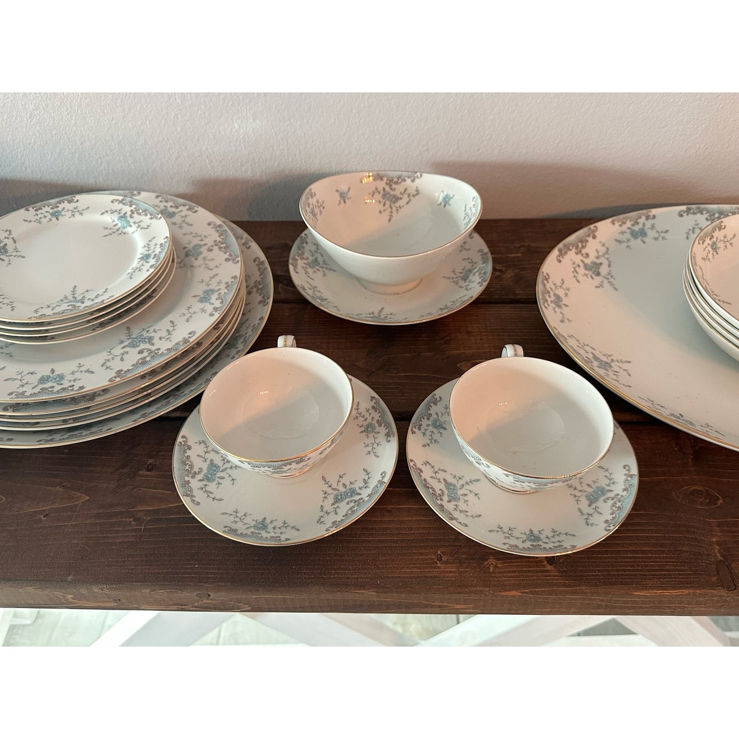 Vintage Imperil Seville Dinner Chine, Signed by Artist 24 Pieces Set for 4