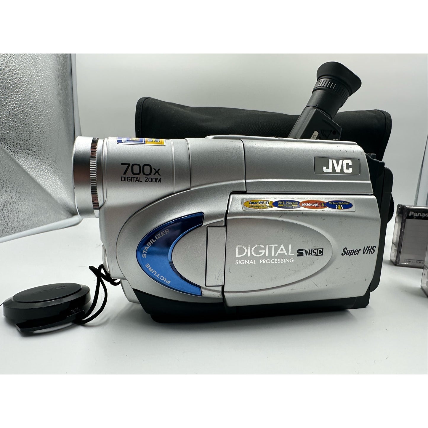 JVC Compact VHS Camcorder GR-SXM260U with Battery, Tapes and Case  UNTESTED