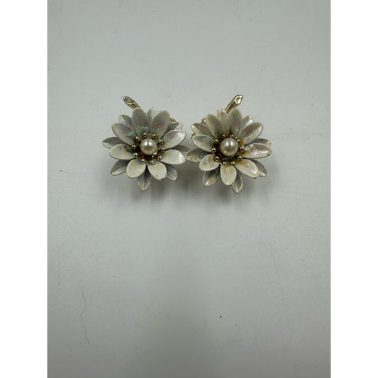 Vintage Cora Daisy Flower Enamel Clip Earrings Delicate 1”