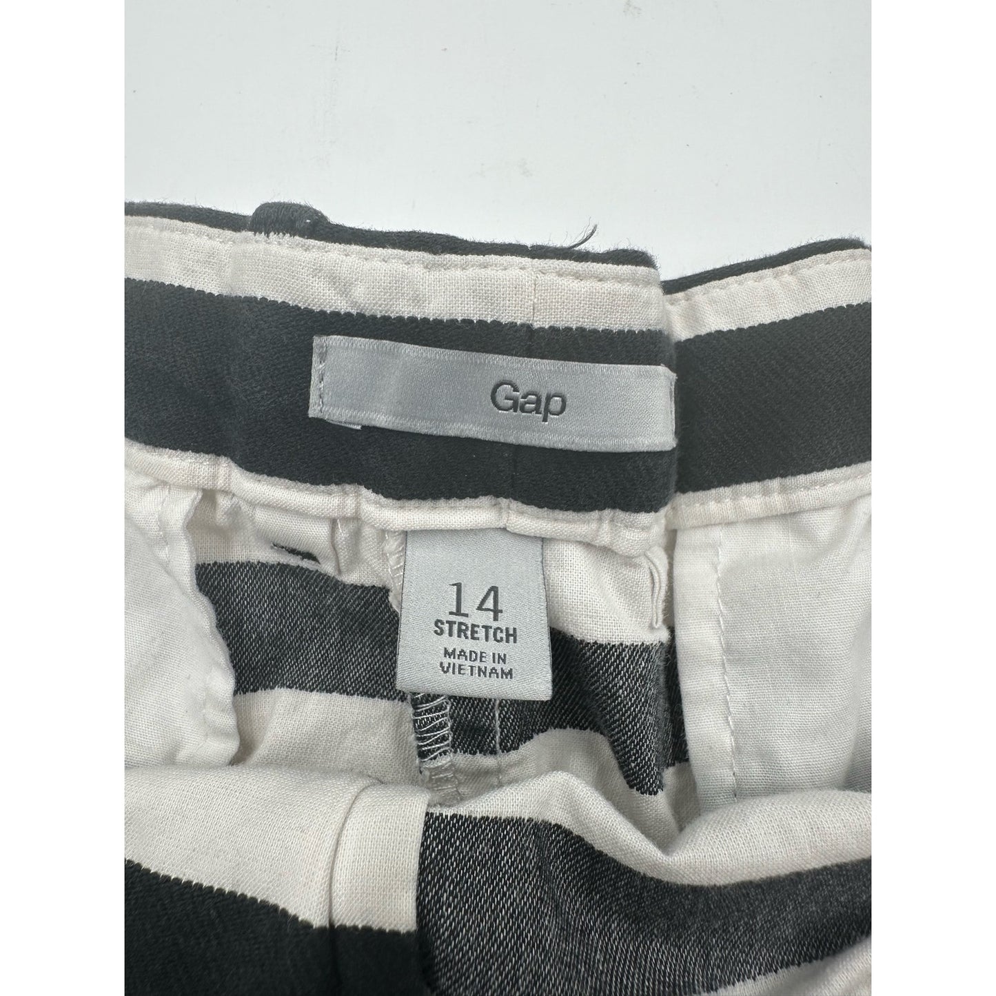 GAP Black/White Striped Shorts women’s Size 14 Stretch  3” Length