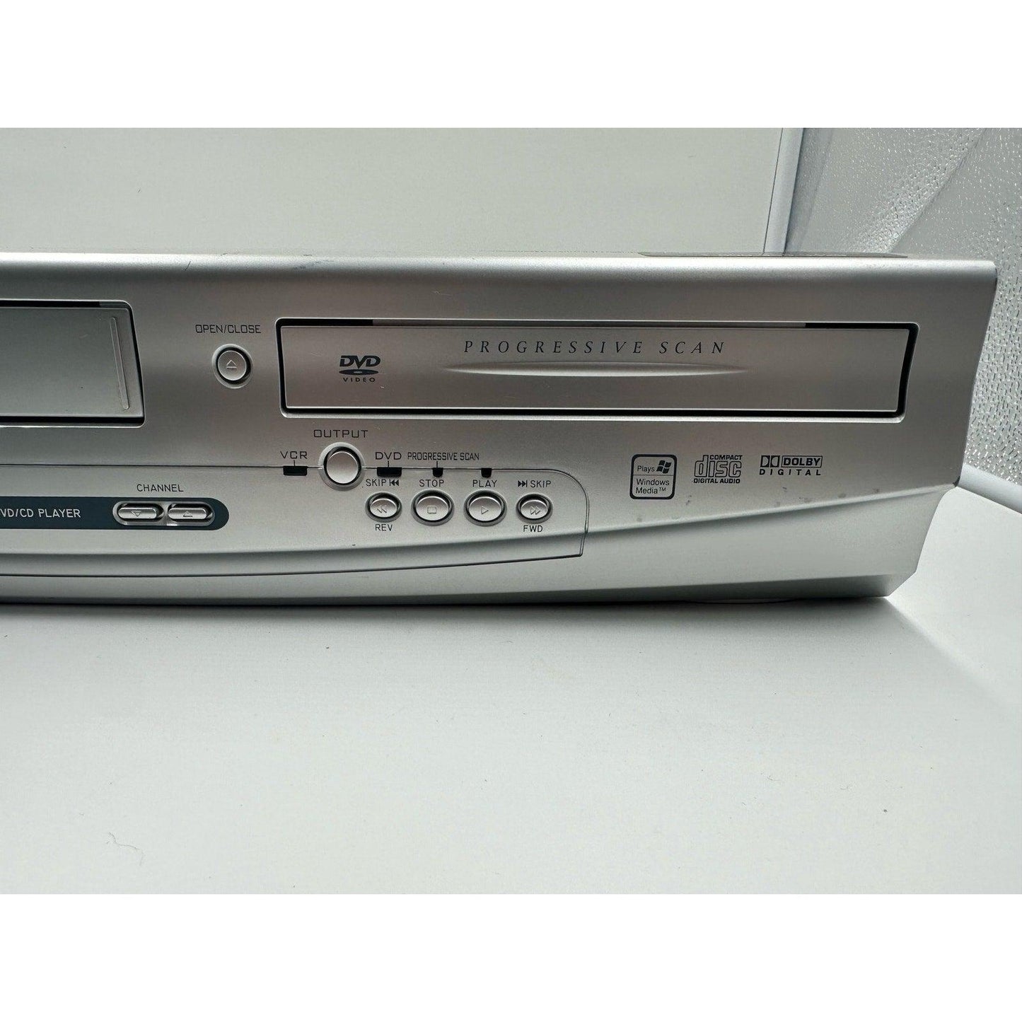 Sylvania VHS / DVD Player model DVC841G