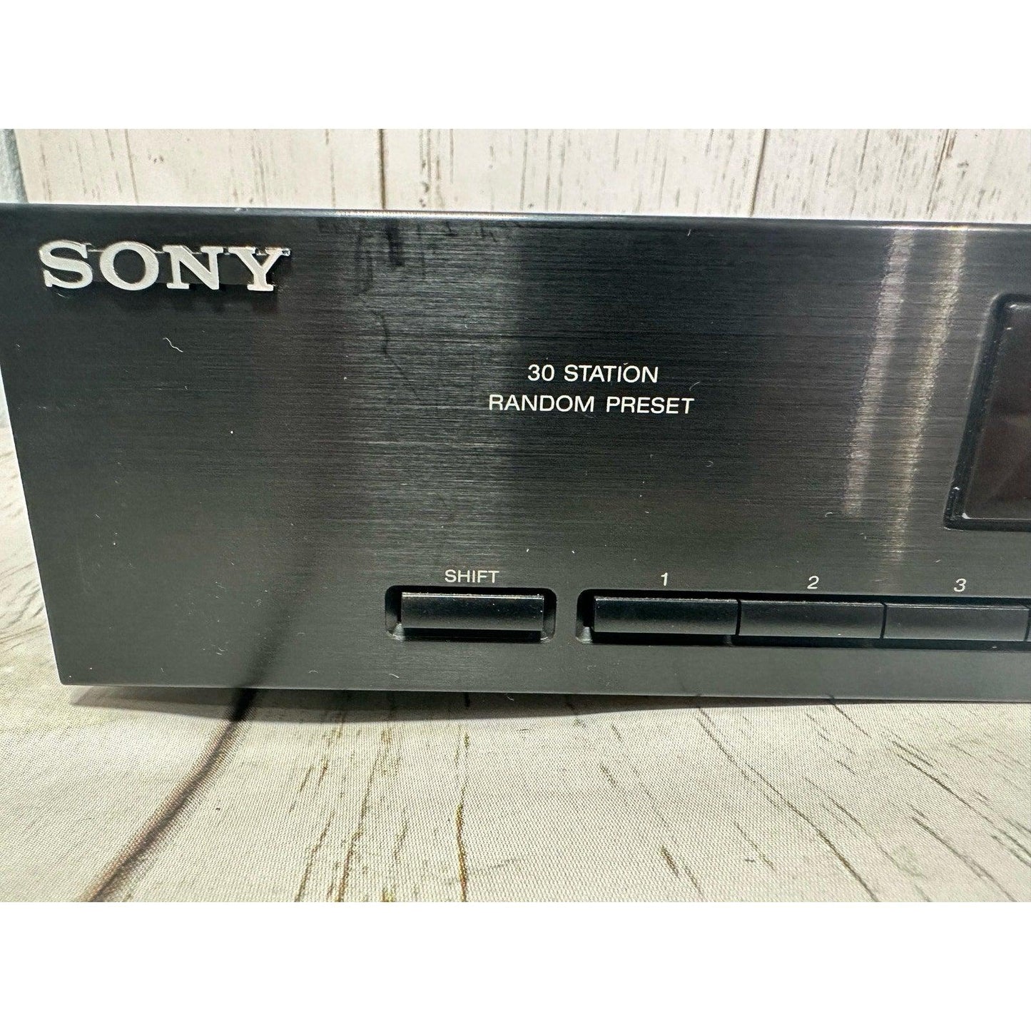 Sony ST-JX311  Quartz Lock 30-Preset FM Stereo/AM-FM Tuner