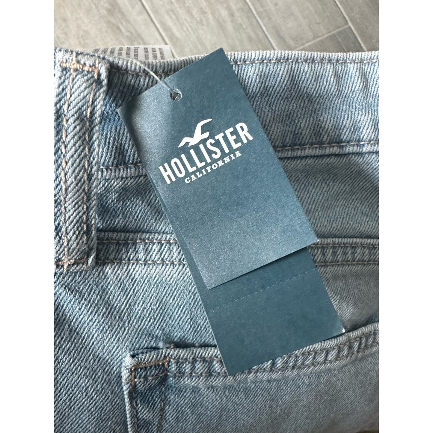 Size 9R Hollister jeans. Light denim with dark blue patches, with rips. 29W 31L