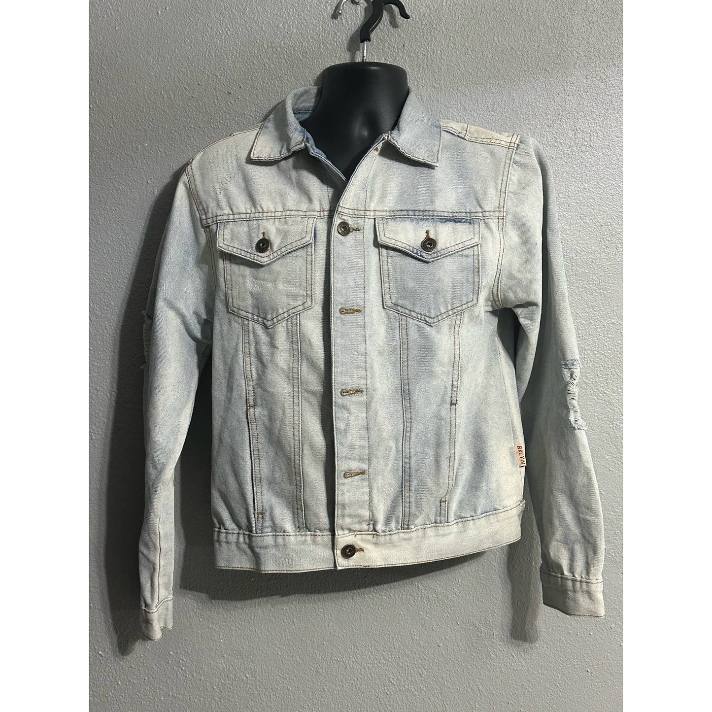 Trademark brooklyn Denim  jacket size Small Light Wash Denim