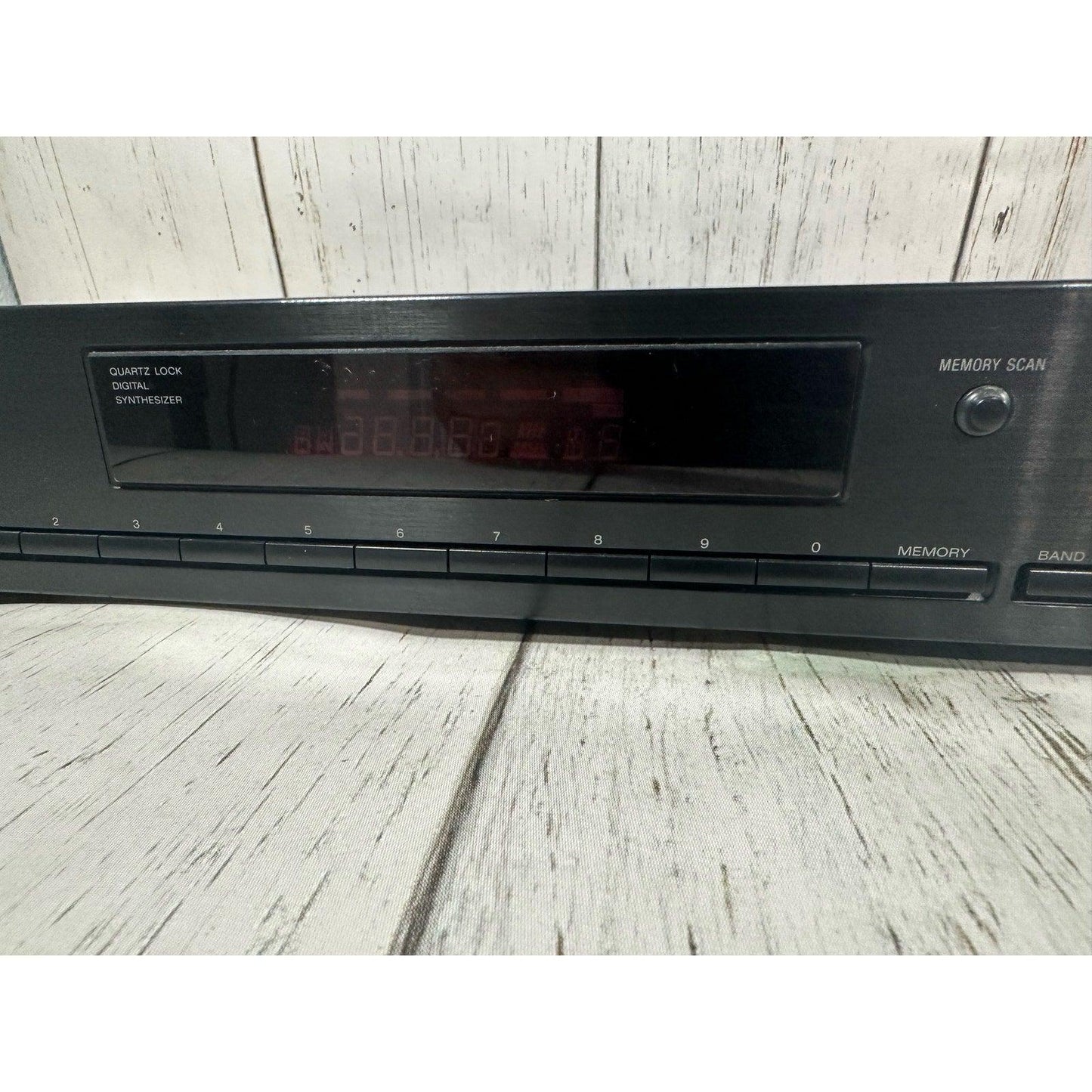 Sony ST-JX311  Quartz Lock 30-Preset FM Stereo/AM-FM Tuner