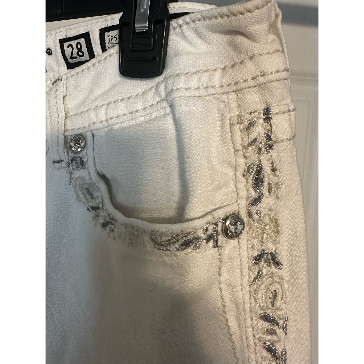 Miss Me Cuffed Capri Denim Jeans White size 28 Bling Back Flap Pockets