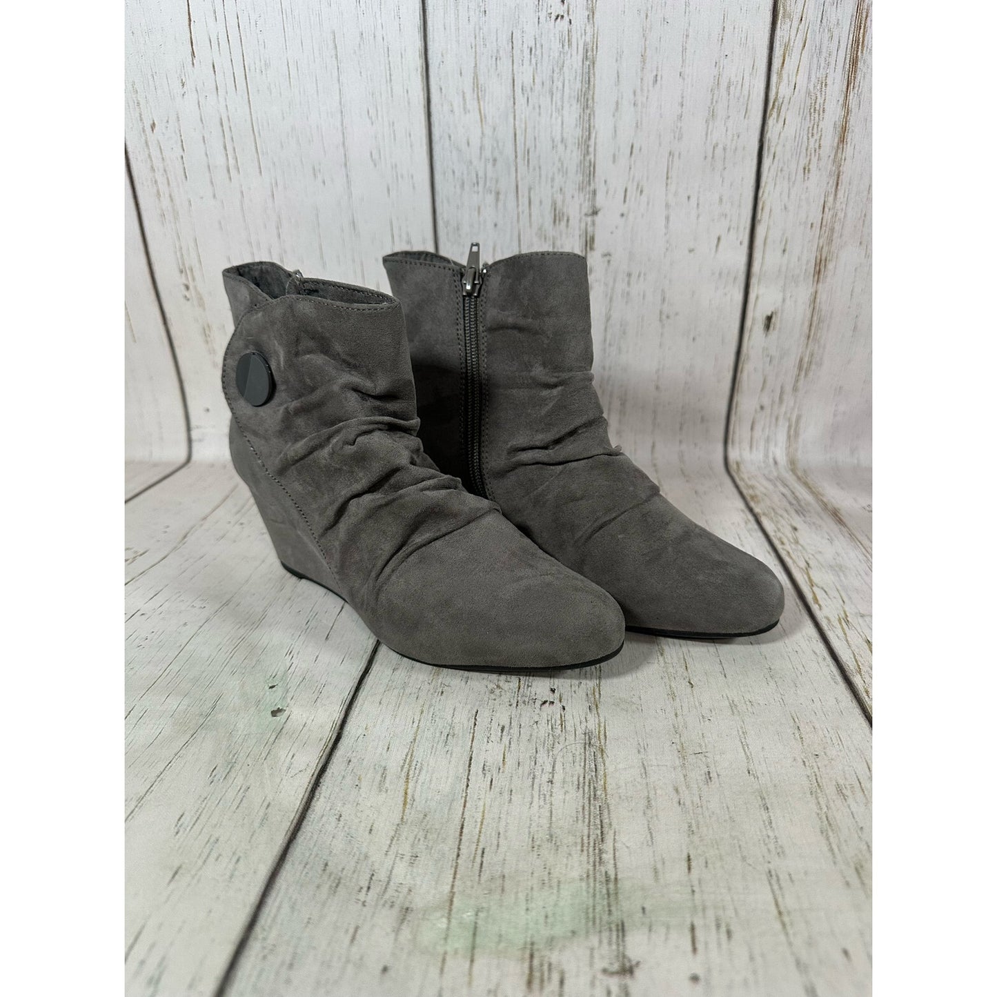 London Fog Women’s Janeway Gray Faux Suede Wedge Ankle Boot Booties Size 6M