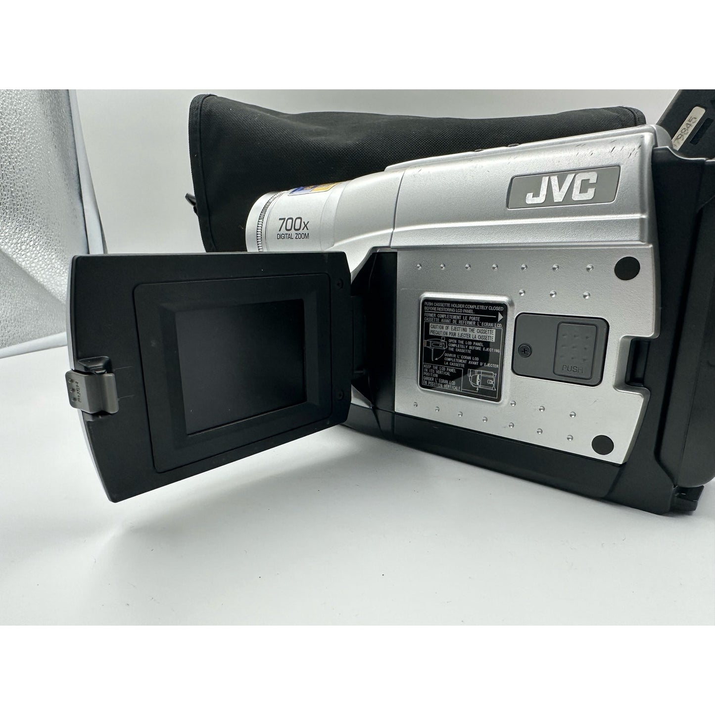 JVC Compact VHS Camcorder GR-SXM260U with Battery, Tapes and Case  UNTESTED