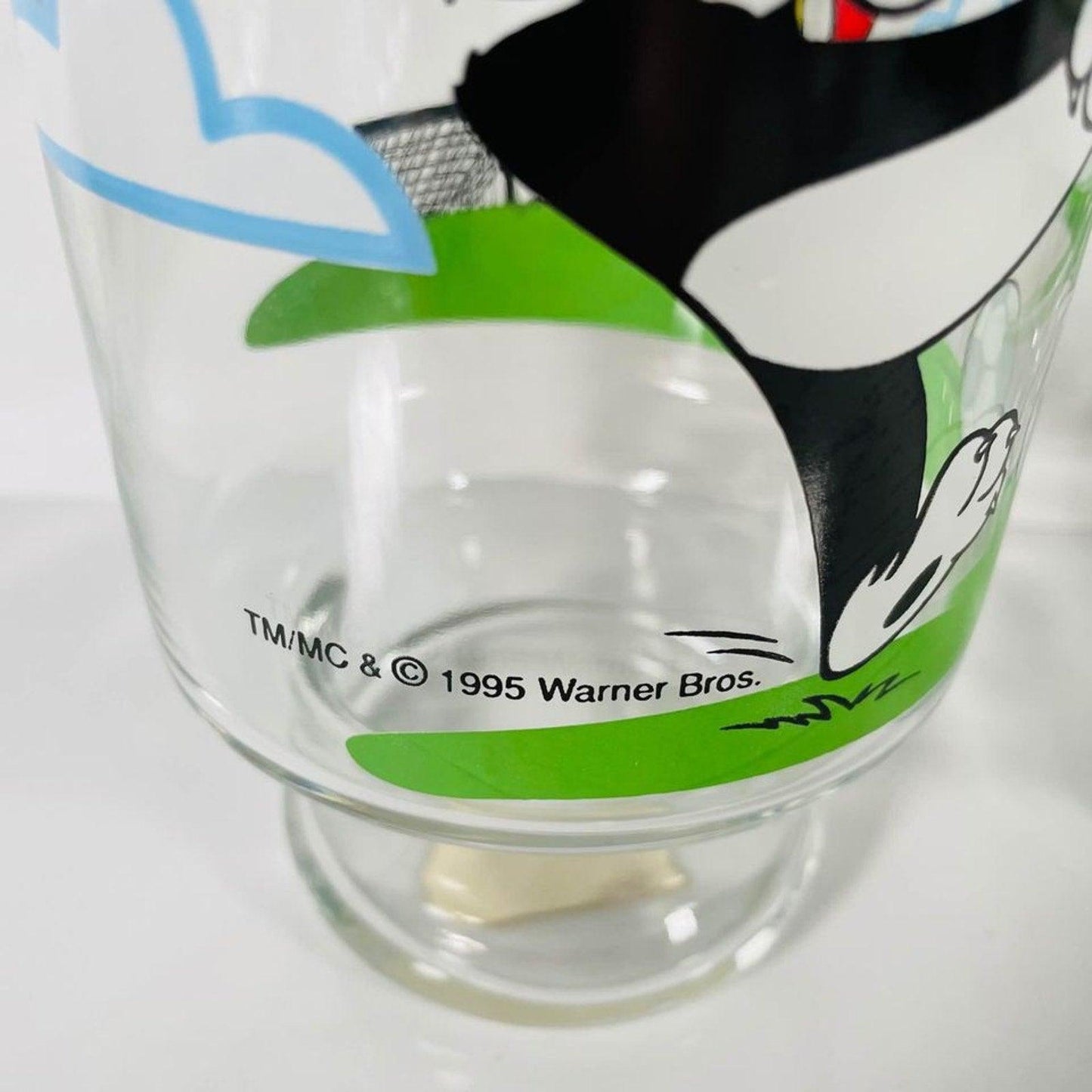 Warner Bros Sylvester, Tweety Bird and Bugs Bunny Large Pint Glass Vintage 1995