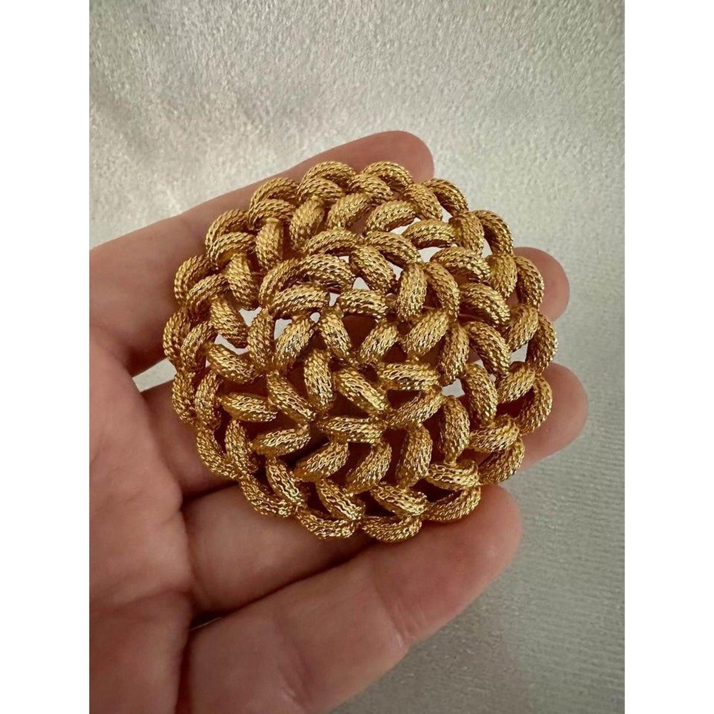 Large Vintage Monet Gold Tone Woven Circle Round Brooch