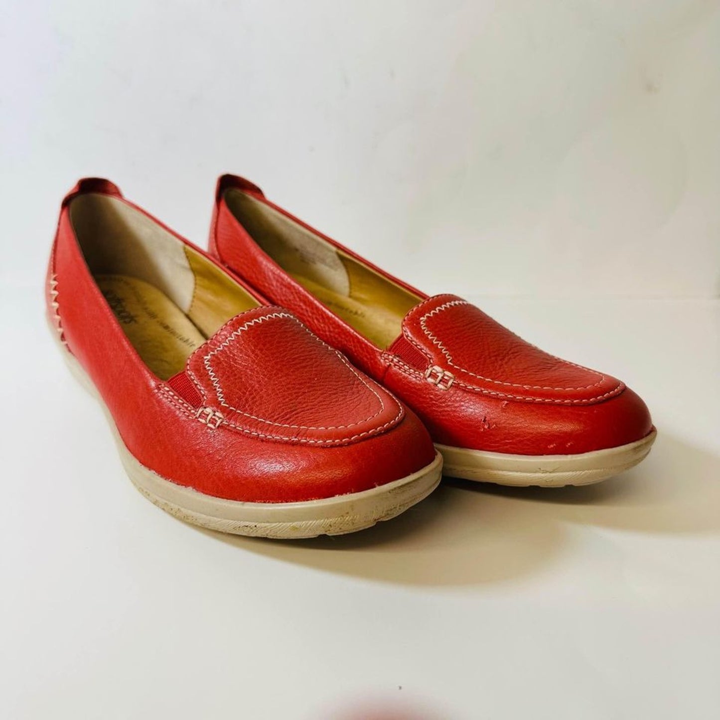 SOFTSPOTS RED LEATHER LOAFERS Size 7