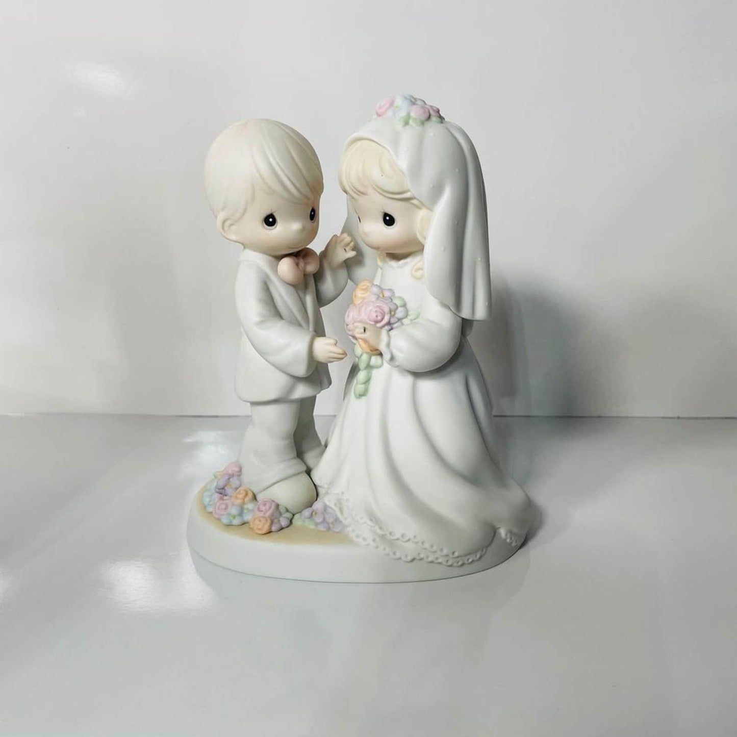 Precious Moments PM figurine 129100 I Give You My Love Forever True NO Box