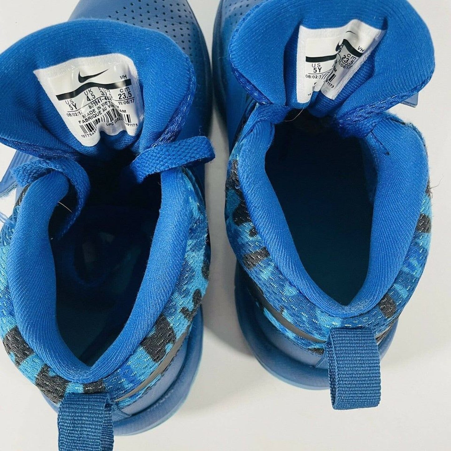 Nike Boys Team Hustle D8 881941-404 Blue Basketball Shoes Lace Up Size 5Y