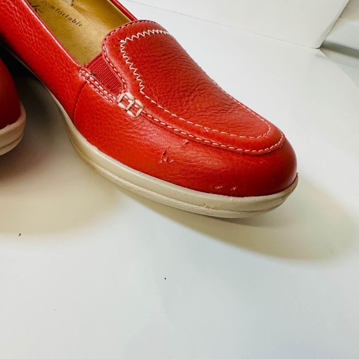 SOFTSPOTS RED LEATHER LOAFERS Size 7