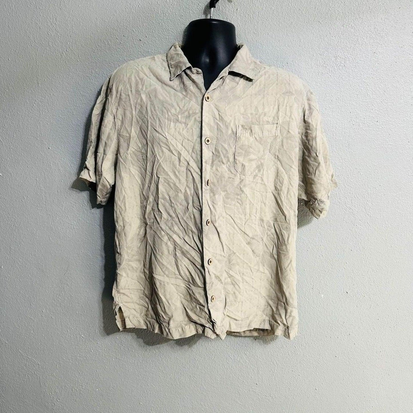 Tommy Bahamas Size M Men’s Button up shirt. 100% Silk