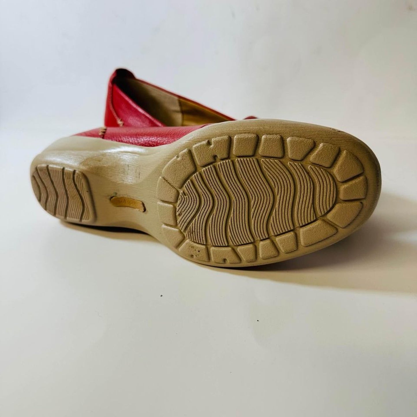 SOFTSPOTS RED LEATHER LOAFERS Size 7